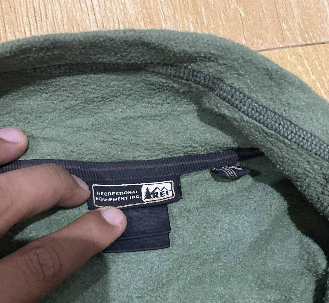 REI Polartec Thermal Pro Fleece Jacket (Category: Coats, Jackets and Outerwear) located in San Carlos City. Submitted by roseee_012 (Listing ID 1463265565, Image 3). Description: Vintage REI Mountain Outdoor Light Forest Green Fleece Jacket - Polartec Thermal Pro Size Medium on tag Dimes 22 x 25 Good condition Need wash Dm 📩.