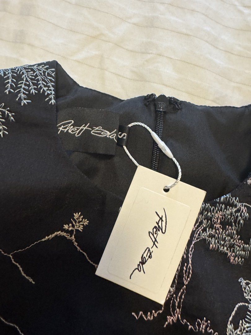 Rhett eala (Category: Announcements) located in Muntinlupa City. Submitted by pamalmeda (Listing ID 1463216269, Image 3). Description: I’m selling 20% off Size Small RSF wrong size.