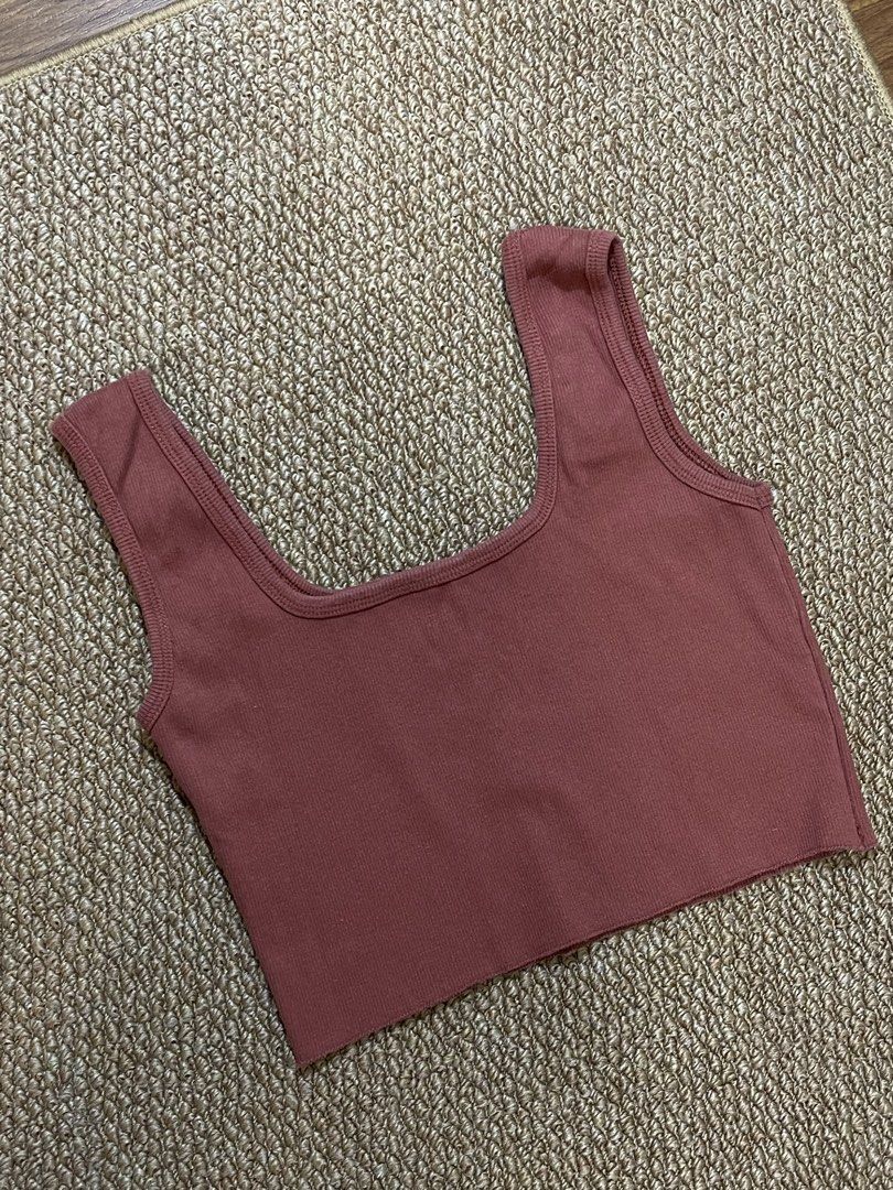 Ribbed Square Neck Crop Tank Top (Category: Sleeveless) located in Pasig City. Submitted by miafml-closet-cleanout (Listing ID 1463145948, Image 2). Description: posted price is fixed! will not respond to hagglers. get a discount when you get 5+ items! 💵 mop: gcash / bdo / maribank / unionbank 🛵 courier: any. this is arranged by the buyer 🙅🏻‍♀️ no requested worn photos ❌ no meet-ups.