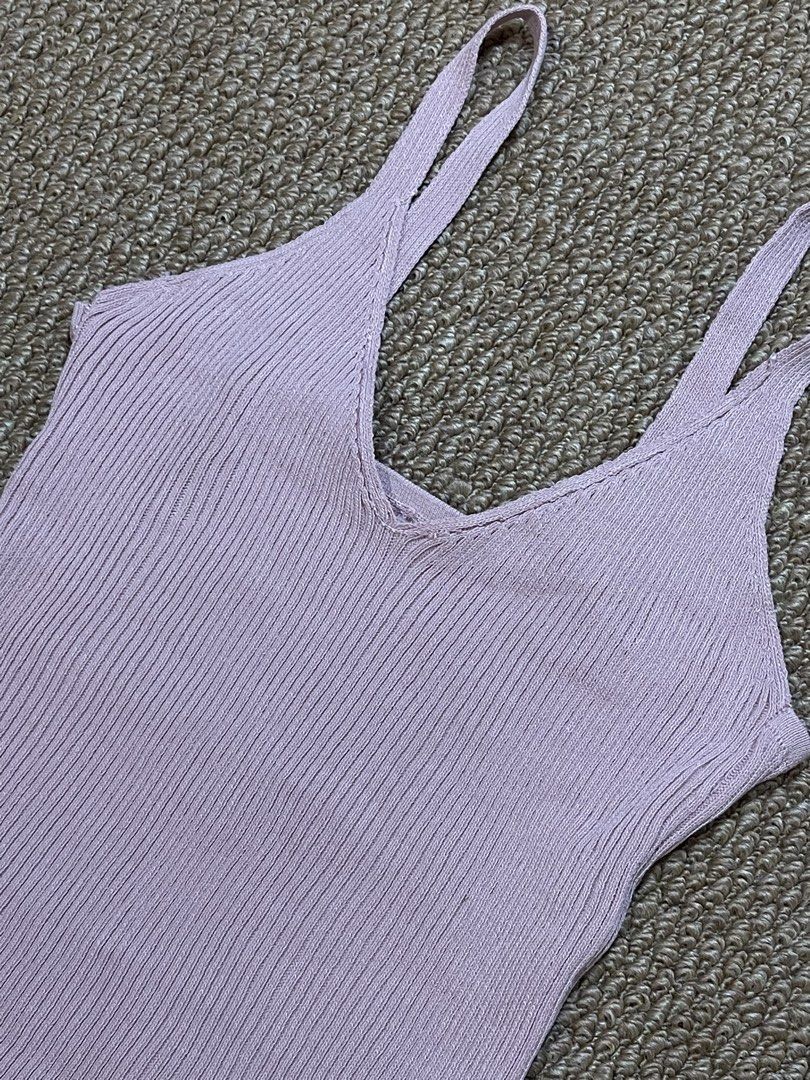 Ribbed V-Neck Tank Top (Knitted) - S (Category: Sleeveless) located in Pasig City. Submitted by miafml-closet-cleanout (Listing ID 1463143945, Image 1). Description: - fabric is super nice & flattering! - fits small frames - looks more warm pink in person posted price is fixed! will not respond to hagglers. get a discount when you get 5+ items! 💵 mop: gcash / bdo / maribank / unionbank 🛵 courier: any. this is arranged by the buyer 🙅🏻‍♀️ no re