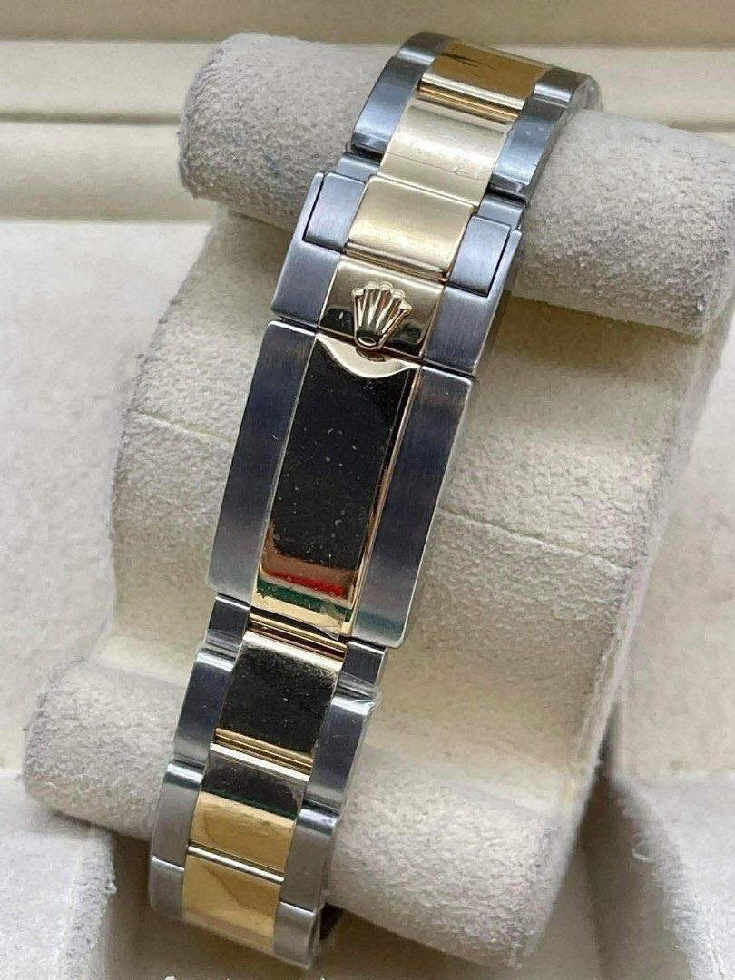 Rolex Daytona Two-Tone Black Dial Automatic Chronograph Watch (Category: Luxury Watches) located in Manila. Submitted by watchesbyjamesdy (Listing ID 1463191285, Image 3). Description: - Rolex Daytona Watch - Two-tone: Stainless Steel & 18k Yellow Gold - Dial: Black with Chronograph Sub-dials - Bezel: Tachymeter - Movement: Automatic - Bracelet: Oyster with Folding Clasp - Classic timepiece for watch enthusiasts.