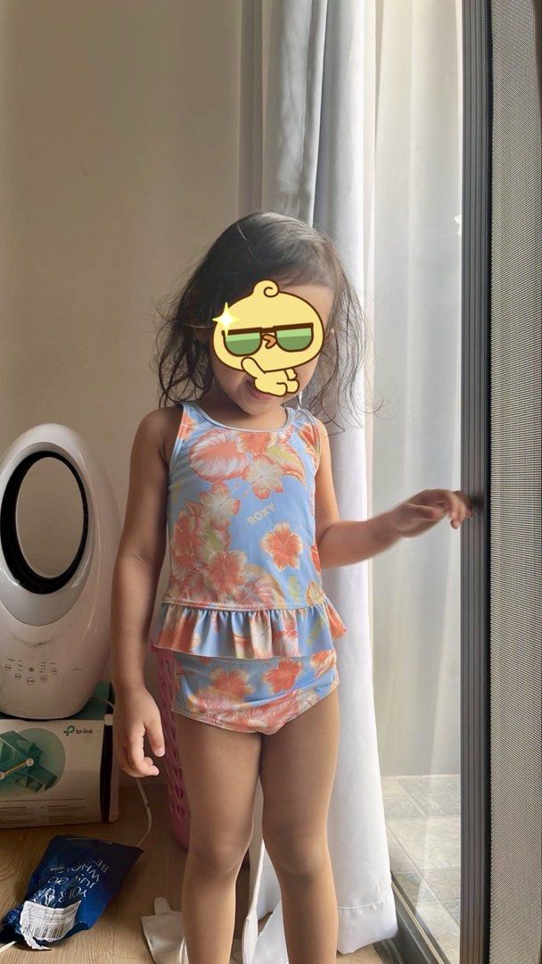 Roxy Girl Floral Swimsuit Size 3 (Category: Babies & Kids Fashion) located in Pasig City. Submitted by stormyera19 (Listing ID 1463028021, Image 1). Description: - Brand: Roxy - Size: 3 (but runs big, 4 years old yung anak ko sa pic. may fit until 5 if petite) - Style: Two-piece tankini swimsuit - Color: Light blue base - Print: Vibrant coral and yellow floral - Features: Ruffled hem on top - Perfect for: Beach or pool days 📌 Condition & Details