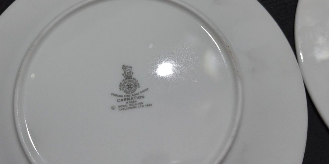 Royal Doulton plates bundle (Category: Dinnerware & Cutlery) located in Polomolok. Submitted by dkljapansurplus (Listing ID 1463217299, Image 2). Description: Royal Doulton bundle 7pcs Serving plates 2pcs, Platinum Dinner plates 5pcs, Carnation Sizes nasa picture.