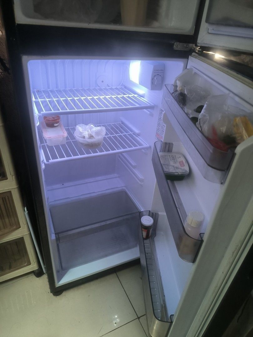 RUSH Inverter Ref and Inverter Stove (Category: Refrigerators and Freezers) located in Binangonan. Submitted by cosmicturtle_c01b95 (Listing ID 1463140892, Image 3). Description: RUSH for sale: 13000 Condura 2 door inverter ref Manual Defrost Mabilis lumamig Slight dents/scratches from daily use pero no effect sa paggamit Binili December 2025 500 Lahome Inverter Induction Stove Issue: faded knob pero no effect sa pag init or pagluto Take all for 
