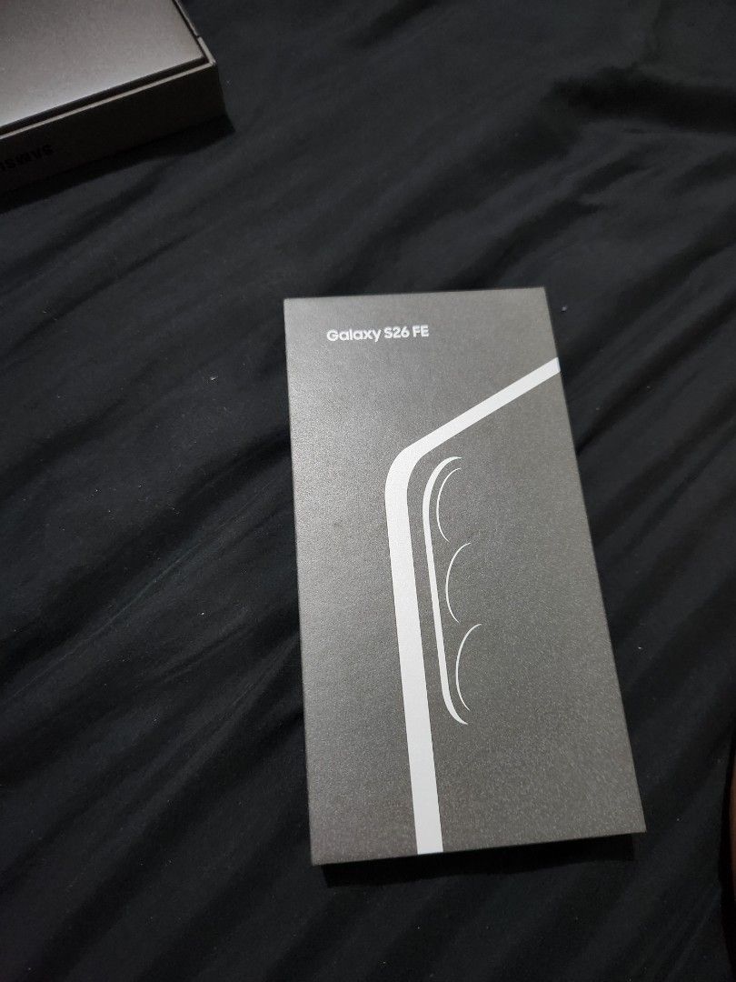 S26FE 512GB Pistachio (Category: Samsung) located in Manila. Submitted by barbitaba (Listing ID 1463237970, Image 3). Description: just opened to test item smooth, no dents or scratches with free cases i have 2 on hand, same condition.