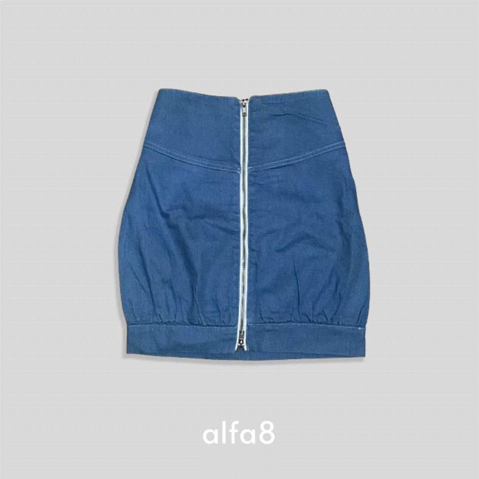 (S) Lower Denim Skirt Size S (Category: Skirts) located in Imus. Submitted by alfa_8 (Listing ID 1463280152, Image 1). Description: - Brand: Lower - Type: Blue Denim Skirt - Size: S - Closure: Zip front - Hem: Elasticated - Style: Casual wear.