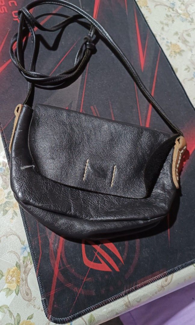 SAC chest/sling bag small size pure leather (Category: Cross-body Bags) located in Pasay City. Submitted by khim1202ma07307 (Listing ID 1463324407, Image 1). Description: .