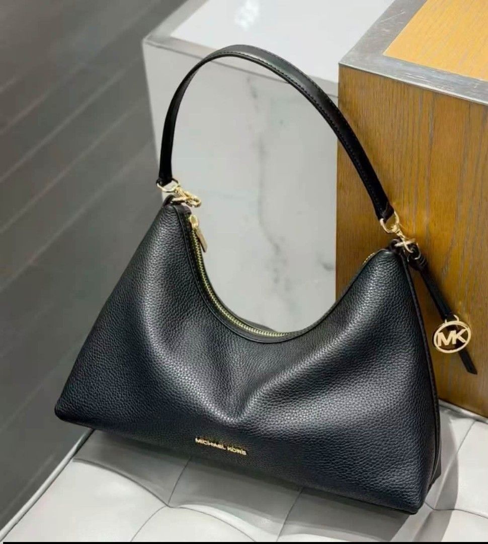 SALE !!MICHAEL KORS SAMMY 22 (Category: Luxury Bags & Wallets) located in Pasig City. Submitted by titalana2011991 (Listing ID 1463238598, Image 1). Description: .