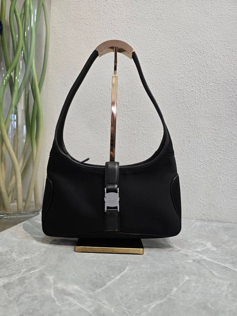 Salvatore Ferragamo Y2K Shoulder Bag (Category: Shoulder Bags) located in Manila. Submitted by ej.collections (Listing ID 1463273886, Image 1). Description: NEGOTIABLE PRICE ALL ITEMS ARE ONHAND 💯 GUARANTEED AUTHENTIC MONEY BACK IF PROVEN FAKE •Size: Small •Condition: Excellent •Inclusion: Bag only with generic dustbag •Plus shipping fee •Local & international shipment 📍Loc. Davao City.