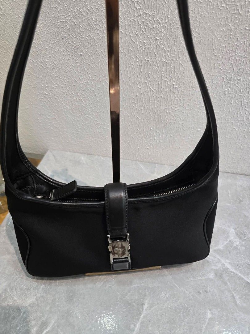 Salvatore Ferragamo Y2K Shoulder Bag (Category: Shoulder Bags) located in Manila. Submitted by ej.collections (Listing ID 1463273886, Image 3). Description: NEGOTIABLE PRICE ALL ITEMS ARE ONHAND 💯 GUARANTEED AUTHENTIC MONEY BACK IF PROVEN FAKE •Size: Small •Condition: Excellent •Inclusion: Bag only with generic dustbag •Plus shipping fee •Local & international shipment 📍Loc. Davao City.