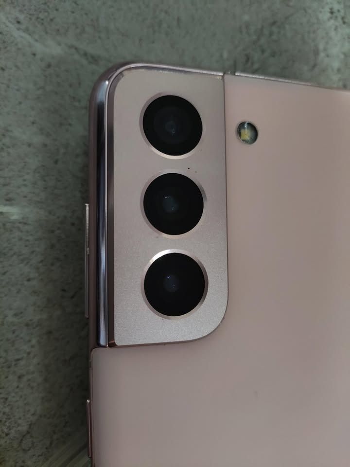 Samsung Galaxy S21+ Pink Screen Issue （分類：Samsung 三星）位於 Hong Kong。 由 cutemarkt 提交（商品編號 1463145260，圖片 2）。簡介： Samsung Galaxy S21 5G Pink Green line on monitor, everything else work fine.。