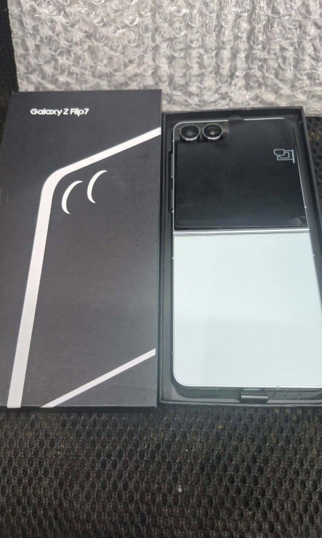 Samsung Galaxy Z Flip 7 512gb (Category: Samsung) located in Quezon City. Submitted by mljvr (Listing ID 1463267242, Image 2). Description: About the unit: Brand: Samsung Model: Z Flip 7 Capacity: 512GB RAM: 12GB Color: Mint Factory Unlocked All goods Comes with: original box Extra cases from Shein and Tiktok Shop Spigen case worth 3590 First user RFS: upgraded Price: Php 35000 (slightly negotiable) NO LOW BALLERS PLEASE..