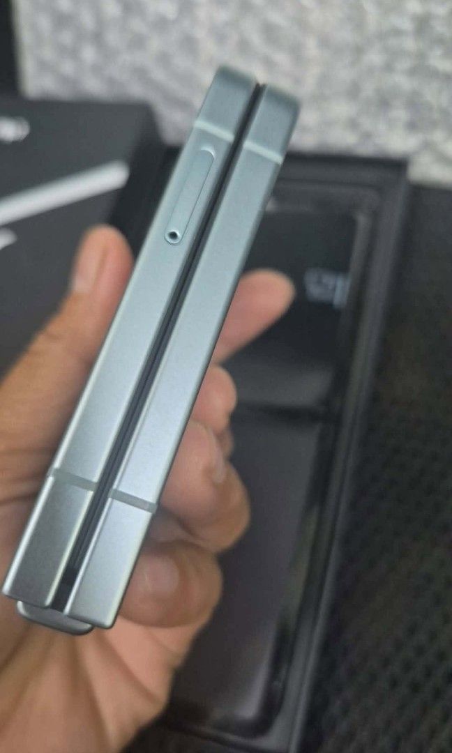 Samsung Galaxy Z Flip 7 512gb (Category: Samsung) located in Quezon City. Submitted by mljvr (Listing ID 1463267242, Image 3). Description: About the unit: Brand: Samsung Model: Z Flip 7 Capacity: 512GB RAM: 12GB Color: Mint Factory Unlocked All goods Comes with: original box Extra cases from Shein and Tiktok Shop Spigen case worth 3590 First user RFS: upgraded Price: Php 35000 (slightly negotiable) NO LOW BALLERS PLEASE..