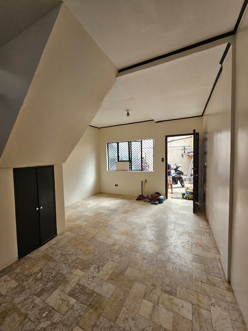 San Isidro Makati (Category: Townhouse) located in Makati City. Submitted by abinogales (Listing ID 1463163036, Image 2). Description: Bare Unit Townhouse inside a gated compound 1 🚗 parking slot inside gate 🛏 3 bedrooms with built-in cabinets 🚿2 toilets and bath 🧹Service Area with Maids room 🅽🅴🅰🆁🅱🆈 🅿🅻🅰🅲🅴🆂 Walking distance 2 mins Buendia 10 mins Cash & Carry/ SM Hypermarket Makati 15 mins Makati Medical Center 20 mins Greenbelt.