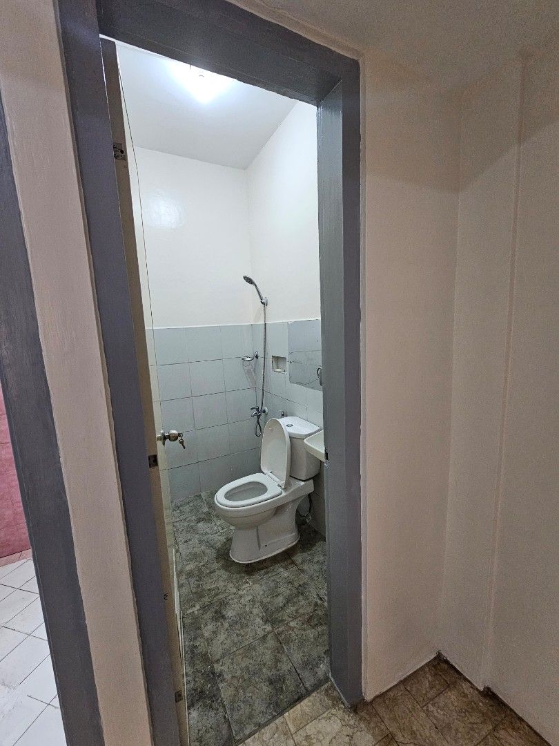 San Isidro Makati (Category: Townhouse) located in Makati City. Submitted by abinogales (Listing ID 1463163036, Image 3). Description: Bare Unit Townhouse inside a gated compound 1 🚗 parking slot inside gate 🛏 3 bedrooms with built-in cabinets 🚿2 toilets and bath 🧹Service Area with Maids room 🅽🅴🅰🆁🅱🆈 🅿🅻🅰🅲🅴🆂 Walking distance 2 mins Buendia 10 mins Cash & Carry/ SM Hypermarket Makati 15 mins Makati Medical Center 20 mins Greenbelt.