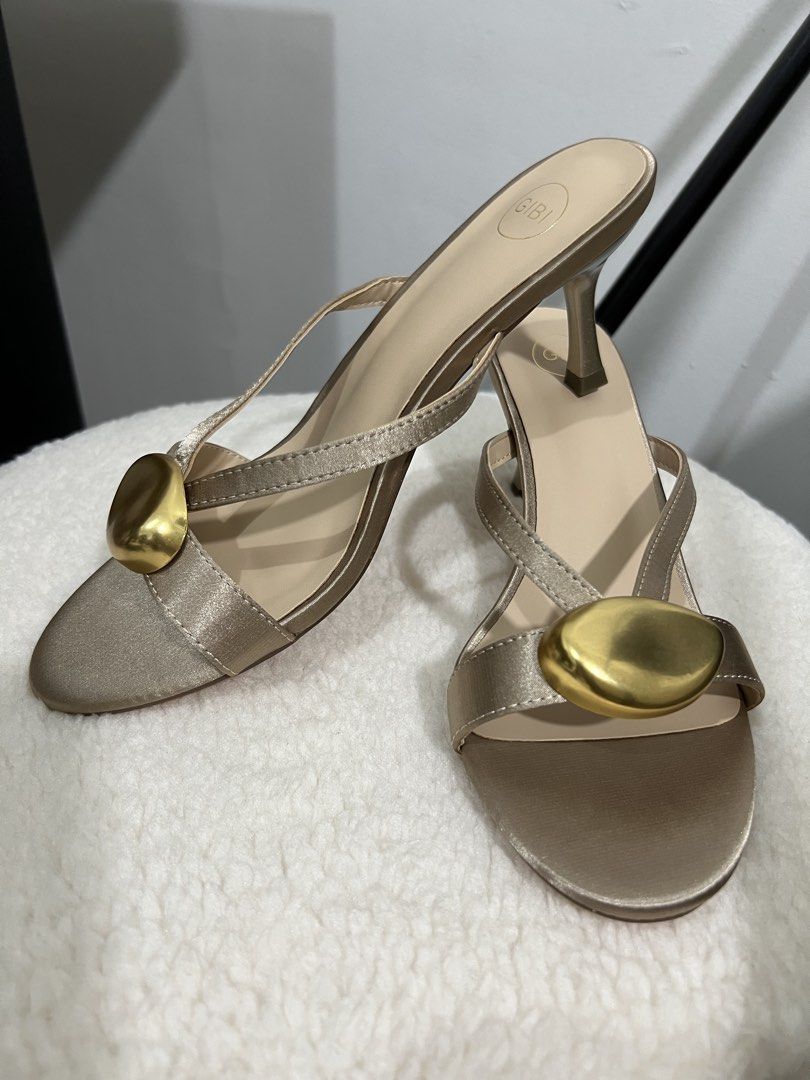 Sandals with heels (Category: Sandals) located in Pasig City. Submitted by patting18 (Listing ID 1463270312, Image 1). Description: Super nice on the feet, looks sexy Brand new with box Size 7 but fits up to 7.5 RFS: Bought for a wedding but not used. No other occasion to use it for..