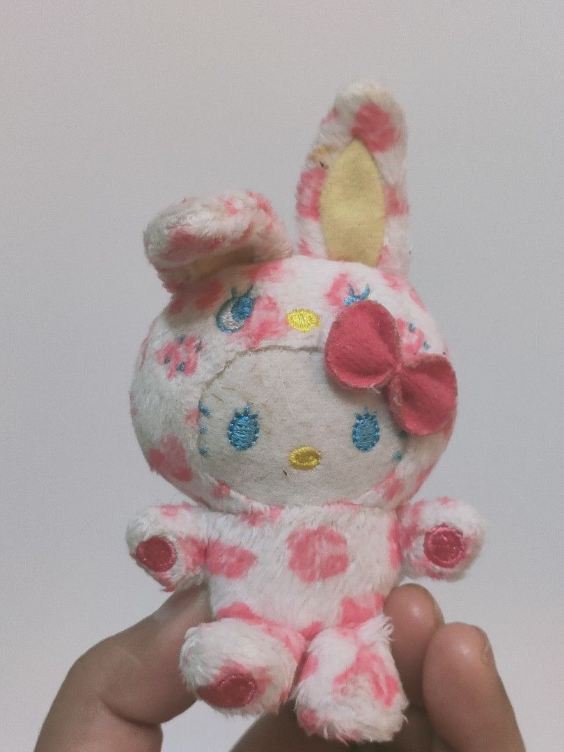 Sanrio '11 Hello Kitty Pink Bunny Plush Charm (Category: Plushies & Soft Toys) located in Antipolo. Submitted by bhabiegraciefashionlab (Listing ID 1463232967, Image 1). Description: ✨Sanrio '11 Hello Kitty Pink Bunny Plush Charm 🔖like New ,clear label 🇯🇵from Japan 📸Actual Photos posted, what you see is what you'll get 😍Perfect for Sanrio / Hello Kitty Fans/Collectors or for gifting 💸MOP 👉🏻Gcash /Maribank/GoTyme 🚚MOD 👉🏻J&T / Lalamove �