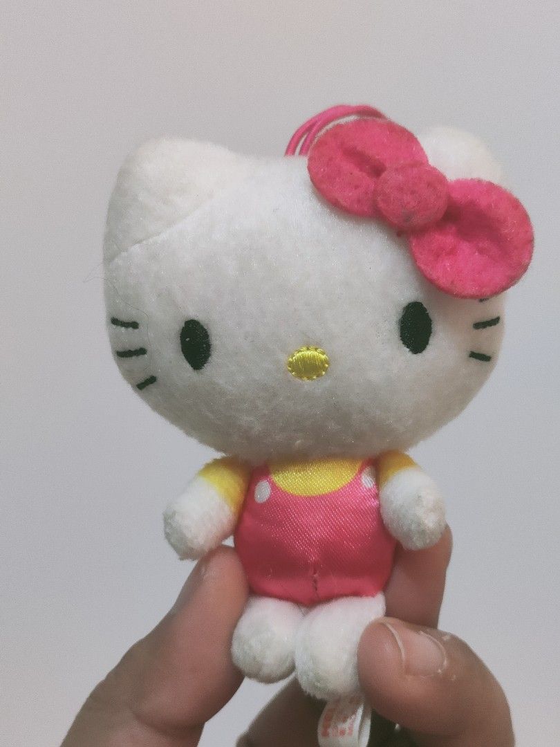 Sanrio '18 Eikoh Hello Kitty Plush Charm (Category: Plushies & Soft Toys) located in Antipolo. Submitted by bhabiegraciefashionlab (Listing ID 1463231215, Image 1). Description: ✨Sanrio '18 Eikoh Hello Kitty Plush Charm 🔖good as New. Clear Label/Etiketa 🇯🇵From Japan 📸Actual Photos posted, what you see is what you'll get 😍Perfect for Sanrio / Hello Kitty Fans/Collectors or for gifting 💸MOP 👉🏻Gcash /Maribank/GoTyme 🚚MOD 👉🏻J&T / Lalamove 
