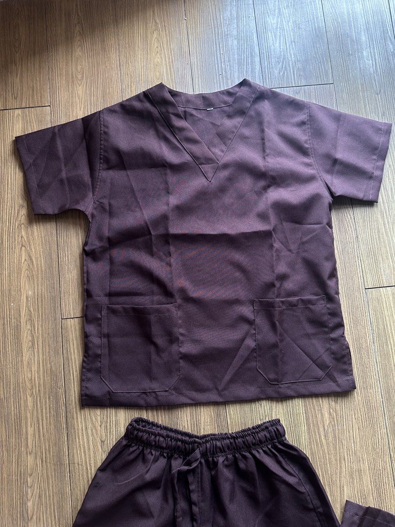 Scrub suit set (medium) (Category: Sets or Coordinates) located in Caloocan City. Submitted by 2ndfash (Listing ID 1463150952, Image 2). Description: Small on tag but big sizing so kasya medium Not cotton fabric.