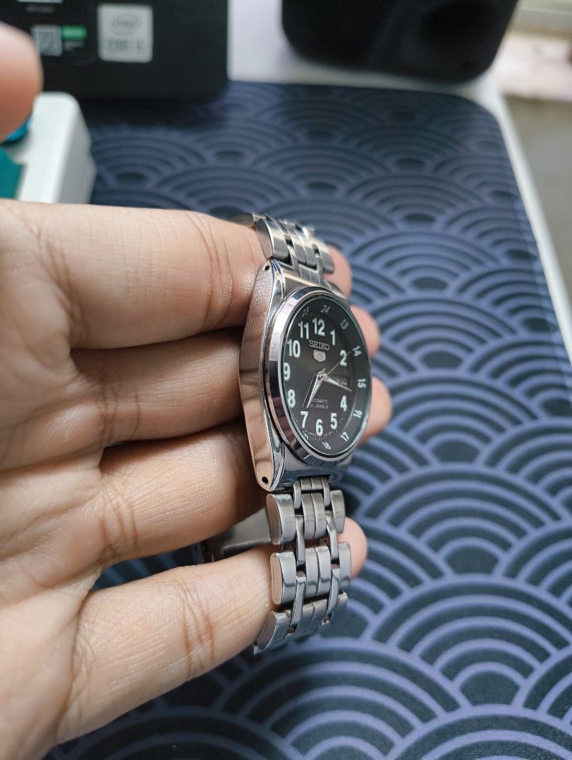 Seiko 5 Automatic Cal. 4227 (32mm Case Size) (Category: Men's Watches) located in Manila. Submitted by l4ncedeleon (Listing ID 1463281974, Image 2). Description: Seiko 5 Military Black Dial Medium Sized (Unisex) 4227-00N0 Caliber 4227 (Manual Winding and Automatic) Rare Size Original Strap fits up to 6.5 - 6.8inch wrist Condition: 9/10 Location: Imus, Cavite.
