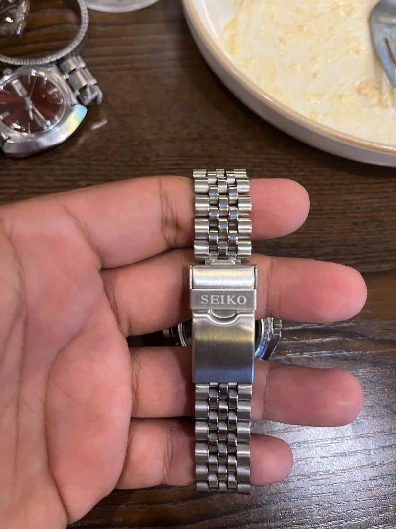 Seiko 5 Automatic Watch 100m Water Resist (Category: Luxury Watches) located in Cebu City. Submitted by jbok_watches. (Listing ID 1463260223, Image 3). Description: - Seiko 5 Automatic Watch - Classic black dial with day and date display - Water resistant up to 100 meters - Durable stainless steel bracelet with fold-over clasp - Rotating bezel featuring compass markings - Shows minor signs of wear on case and bracelet, but functions perfectly..
