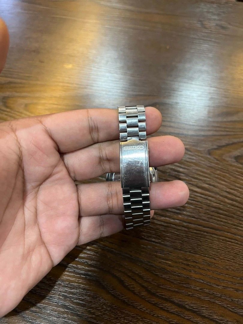 Seiko 5 Automatic Watch (Category: Men's Watches) located in Cebu City. Submitted by jbok_watches. (Listing ID 1463260755, Image 3). Description: - Classic Seiko 5 Automatic Watch - Stainless steel band and case - Day and Date display - Dark grey dial - Good working condition, ready for a new owner.
