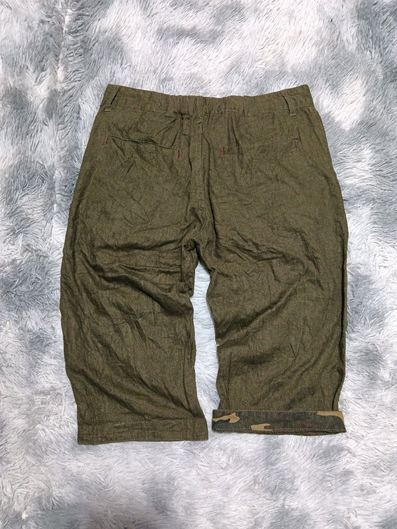 SEMANTIC DESIGN CAPRI PANTS (Category: Shorts) located in San Carlos City. Submitted by wilburstthriftstore (Listing ID 1463237120, Image 2). Description: Semantic design capri pants Size Medium Waist 31-33 Length 25 Hem 9 No issue Excellent condition 👌🏾 ₱250 + sf.
