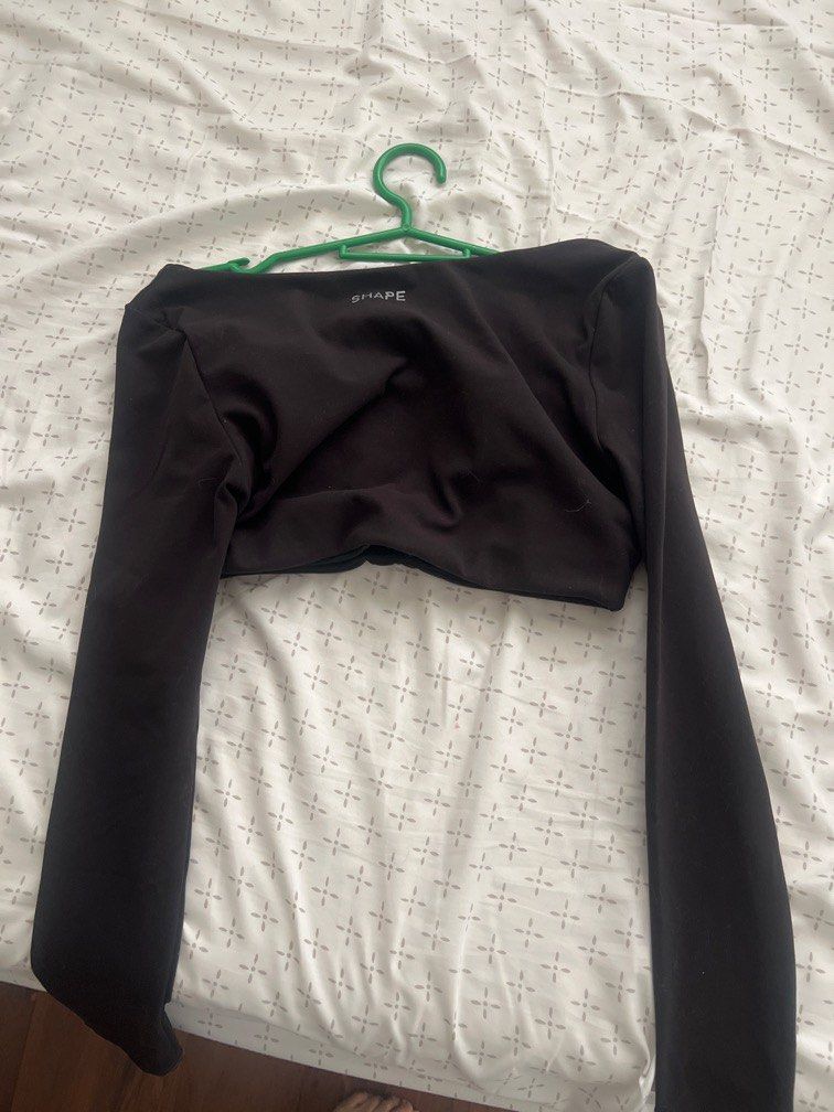 Shape Active Long Sleeves Top (Category: Other Bottoms) located in Quezon City. Submitted by sr_1521 (Listing ID 1457529216, Image 3). Description: - Brand: SHAPE Apparel - Size: Medium (M) - Material: 80% Polyester, 20% Spandex - Features: Comfortable and stretchy fabric - Use 3 times.