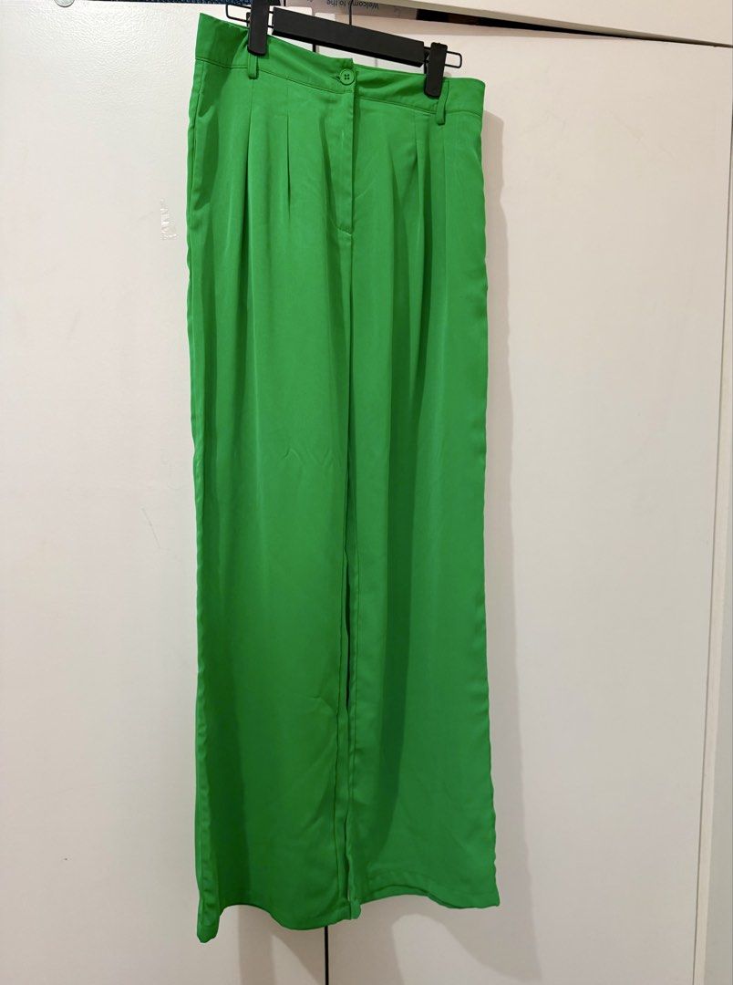 Shein Apple Green Wideleg Pants (Category: Other Bottoms) located in Muntinlupa City. Submitted by bisous.ph (Listing ID 1463128306, Image 2). Description: - M on tag - Color may vary slightly due to lighting - Brand new Location: Muntinlupa MOP: Gcash, BPI Shipping c/o buyer: Grab, Lalamove, Gogo Xpress No Sh0pee checkout.