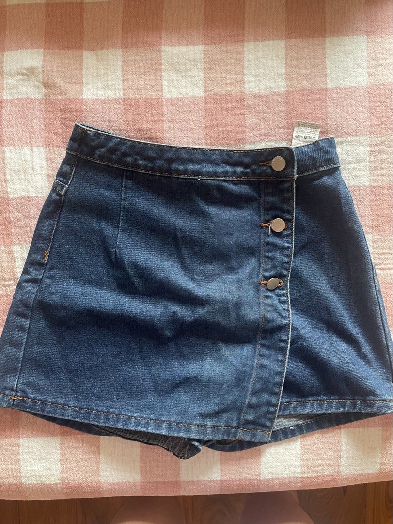 SHEIN WOMENS BLUE DENIM SKORT (Category: Skirts) located in Manila. Submitted by gossipgirlsxoxo (Listing ID 1463297544, Image 1). Description: very good quality!!!.