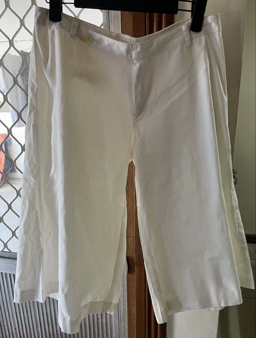 Short (Category: Shorts) located in Bacoor. Submitted by ayit. (Listing ID 1463157376, Image 1). Description: Dimes 15/23 inches Orig personal japan gling Dimes - White shorts - Size: Medium (fits EU 38/UK 10/US 26) - Condition: Good, gently used - Design: Classic shorts style with back pockets - Location: Meetups available in Citta Italia Subdivision, Bacoor, Cavite.