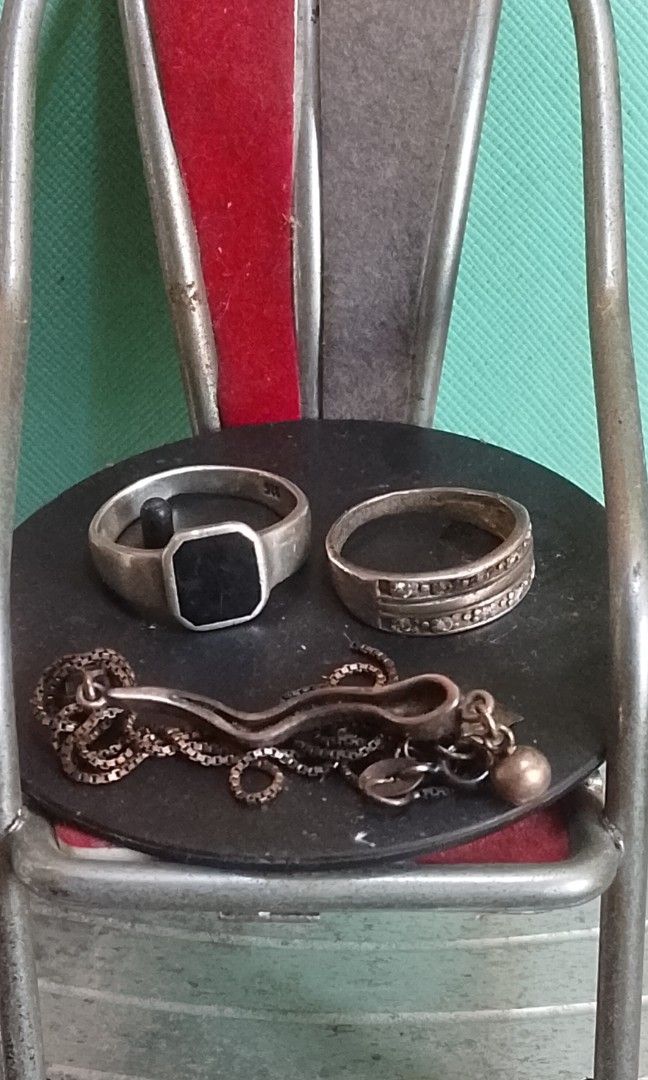silver 925 sterling vintage free scrap (Category: Jewelry) located in Manila. Submitted by ellajoshsh89988 (Listing ID 1463325450, Image 2). Description: preloved sterling silver onyx size 8 bling size 6.5 tawad usap deal pass sa paasa.