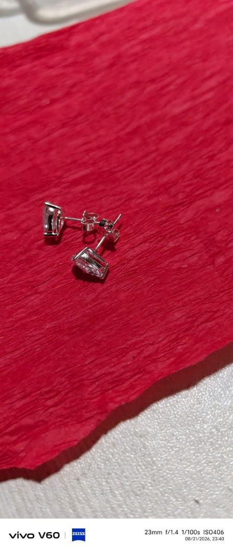 Silver Pear Cut Stud Earrings (Category: Earrings) located in Manila. Submitted by shine_diamond88 (Listing ID 1463310878, Image 1). Description: 2ct pear cut lab grown diamond stud earrings 14k whitegold.