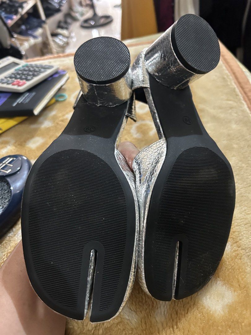 Silver sandal with split toe style size 39 (Category: Heels) located in Cavite. Submitted by cecitrifthshop (Listing ID 1463131296, Image 3). Description: Silver sandals with split toe style size 39 good condition like new japan made .