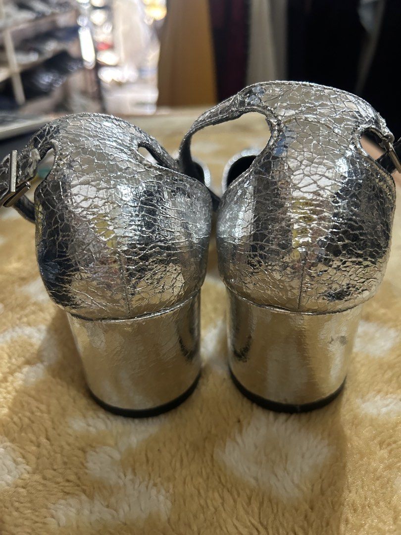Silver sandal with split toe style size 39 (Category: Heels) located in Cavite. Submitted by cecitrifthshop (Listing ID 1463131296, Image 2). Description: Silver sandals with split toe style size 39 good condition like new japan made .