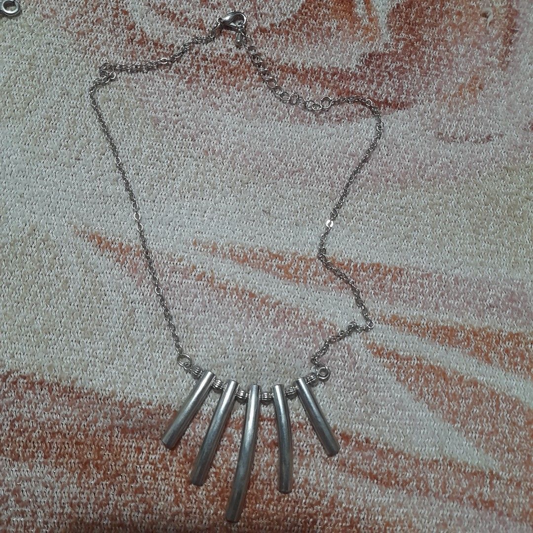 Silver toned Bar Pendant Necklace (Category: Necklaces) located in Bocaue. Submitted by marajapansurplus (Listing ID 1463243432, Image 1). Description: - Simple necklace with a bar pendant - Features five hanging silver bars - Adjustable clasp for a perfect fit - Ideal for everyday wear - Great for layering with other necklaces - Complements casual outfits.