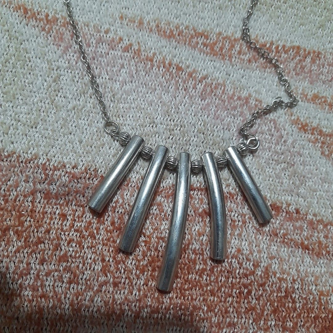 Silver toned Bar Pendant Necklace (Category: Necklaces) located in Bocaue. Submitted by marajapansurplus (Listing ID 1463243432, Image 2). Description: - Simple necklace with a bar pendant - Features five hanging silver bars - Adjustable clasp for a perfect fit - Ideal for everyday wear - Great for layering with other necklaces - Complements casual outfits.