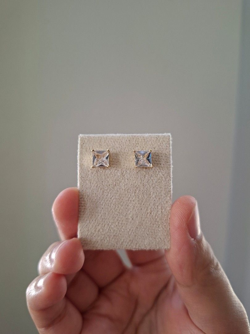 Simple Square Cut Gold Stud Earrings (Category: Earrings) located in Dasmarinas. Submitted by danabrie22 (Listing ID 1463234082, Image 2). Description: very well-made, excellent crafstmanship 10/10 condition brand new stainless steel & white crystal-colored cubic zirconia stones made in Hongkong.