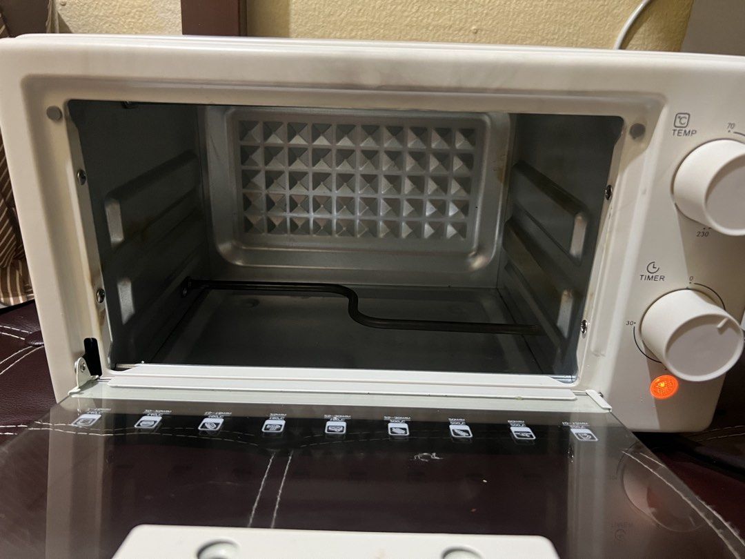 Simplus 12L Electric Oven (Category: Ovens & Toasters) located in Manila. Submitted by founduven (Listing ID 1457554061, Image 3). Description: Lightly Used Fully Functional Lalamove.