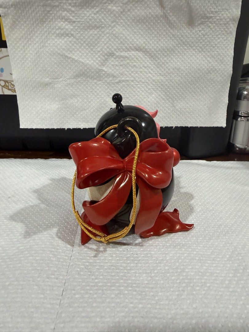 Skull Panda (Category: Designer & Blind Box Toys) located in Manila. Submitted by pearlprincess3000 (Listing ID 1463150955, Image 2). Description: -authentic skull panda -no box.
