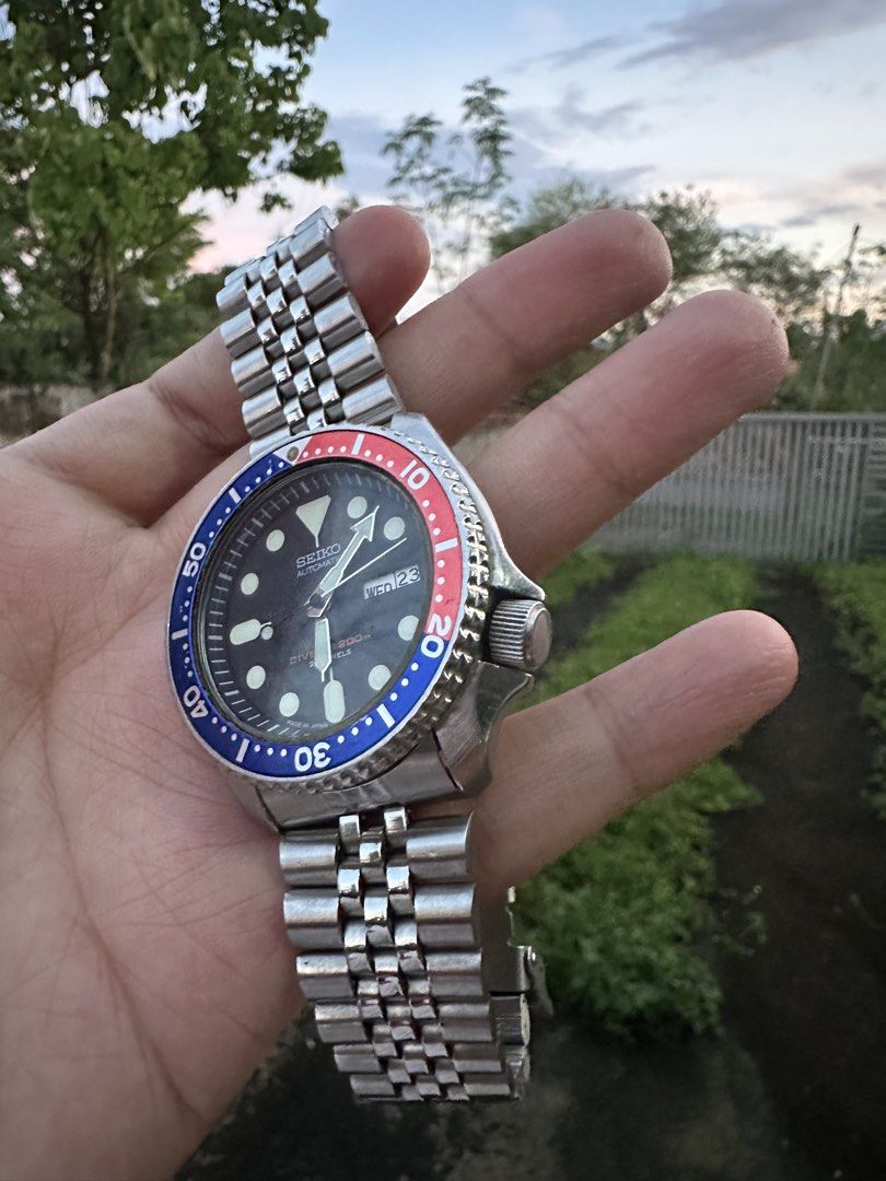 SKX DIVERS (Category: Men's Watches) located in Angeles City. Submitted by wristoptions (Listing ID 1463223275, Image 3). Description: replacement steel strap overall no other replacement last seviced september 02, 2026 Good running condition .