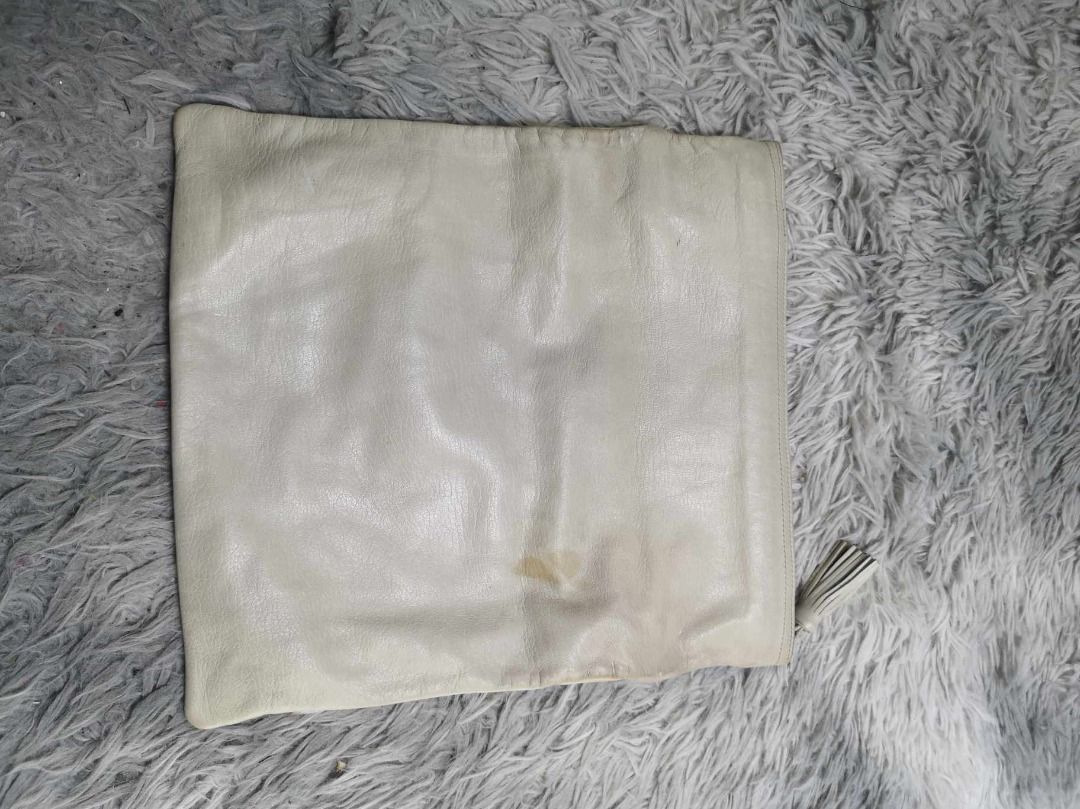 Smooth Soft leather Zipper Closure Cosmetic Pouch (Category: Clutches) located in Santa Cruz. Submitted by jmy_surplus.2 (Listing ID 1463124262, Image 3). Description: Size ; L - 12.4 W - 11.3 Color ; Light Grey Type ; Pouch Brand ; No brand Material ; Leather Style ; Light Grey leather Cosmetic Pouch LR 129 JMY 3 Batch #223.