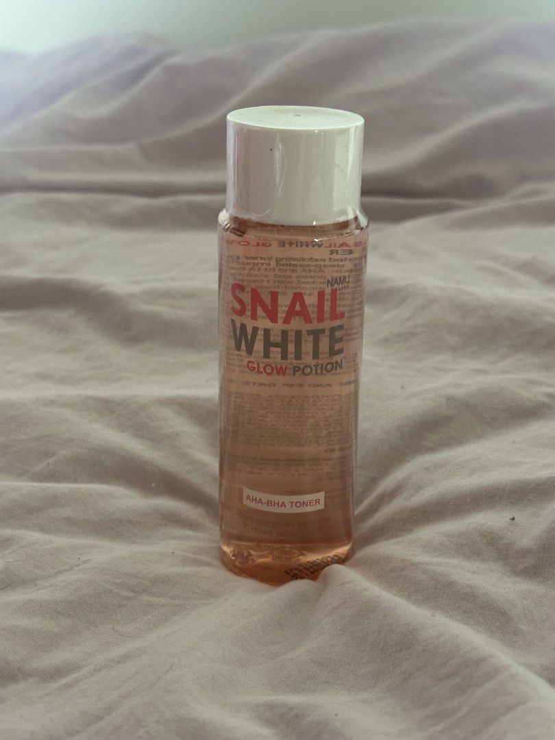 SNAILWHITE Glow Potion AHA-BHA Toner (Category: Face Care) located in Mandaluyong City. Submitted by youarecutejeans (Listing ID 1463227876, Image 1). Description: - Snailwhite Glow Potion AHA-BHA Toner - Helps reveal brighter skin - Apply evenly onto clean skin - 100ml bottle - Recently purchased - have 2 bottles, get two for 500₱ - rfs: extra .