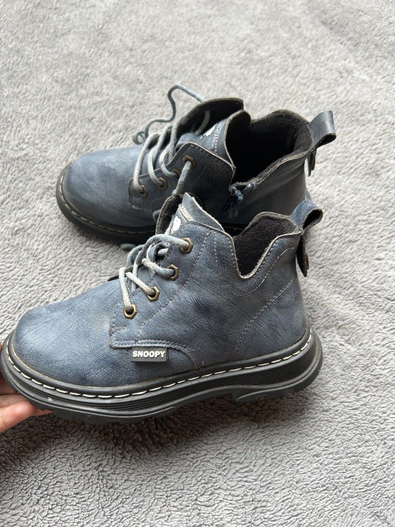 Snoopy kids ankle boots (Category: Babies & Kids Fashion) located in Quezon. Submitted by duculanjay (Listing ID 1463176622, Image 2). Description: Check last pic may flaw po, parang rub May measurement napo sa pic second to the last .