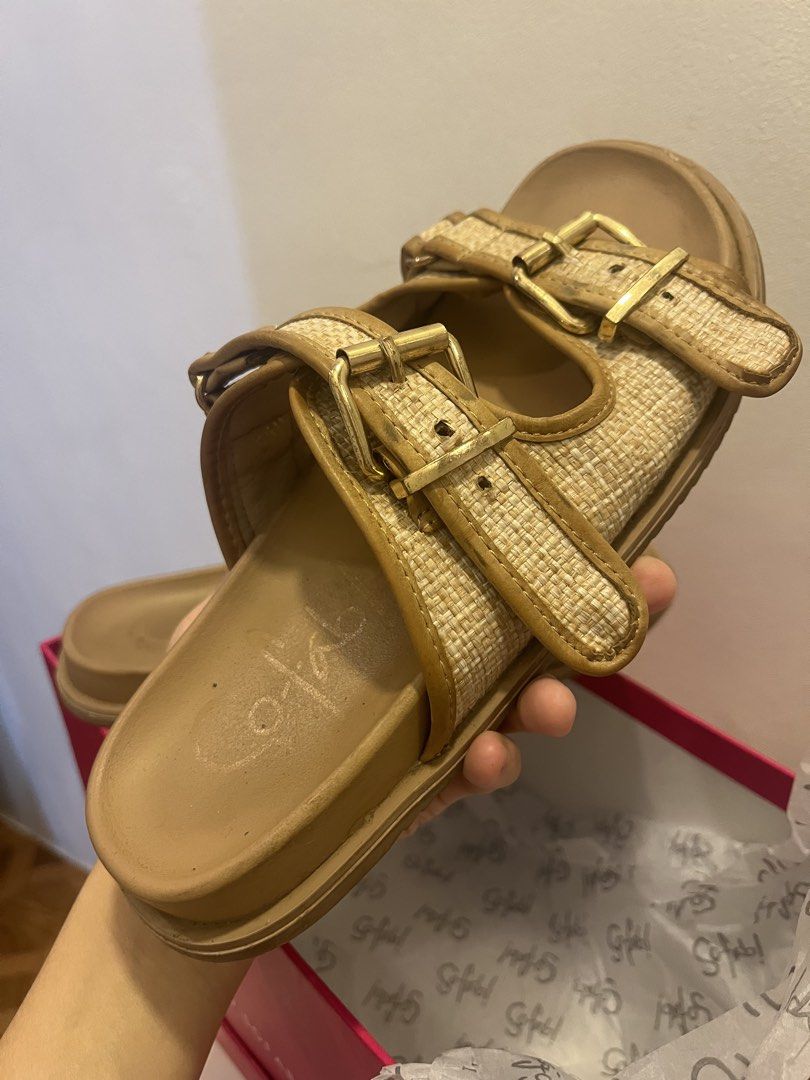 So fab tweed flats- Camel (size 5) (Category: Sandals) located in Quezon City. Submitted by samirosie0329 (Listing ID 1463251063, Image 1). Description: Used 5x only Needs cleaning 22cm With box Original price 1299.