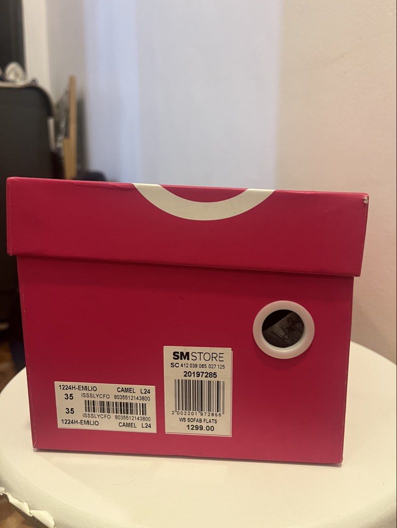 So fab tweed flats- Camel (size 5) (Category: Sandals) located in Quezon City. Submitted by samirosie0329 (Listing ID 1463251063, Image 3). Description: Used 5x only Needs cleaning 22cm With box Original price 1299.