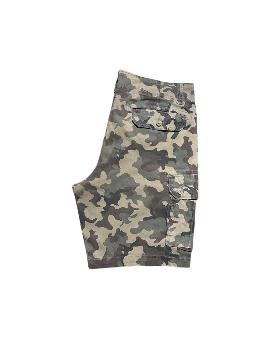 Sonoma Camouflage Cargo Short (Category: Shorts) located in Guiguinto. Submitted by bottomsup_lootfinds (Listing ID 1463201027, Image 3). Description: Sonoma Camouflage Cargo Short Size on tag: 36 waist 36-38 length 21 hem/leg hole 12.5 signs of usage.