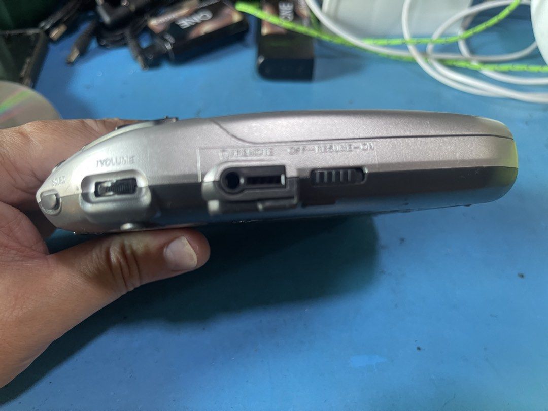 Sony Discman ESP2 Makinis but on As is where is basis Declutter (Category: Portable Music Players) located in Caloocan City. Submitted by red_rob (Listing ID 1463160476, Image 3). Description: AS IS Basis PO YAN KAYA MURA, Magbasa po Sony Discman ESP2 Physically goods and complete parts Display and all buttons good Clean batt terminals Umiikot pero Lagi “No Disc” Dati gymagana yan but been stored kept and never used again, ngyn ayaw na magbasa, d