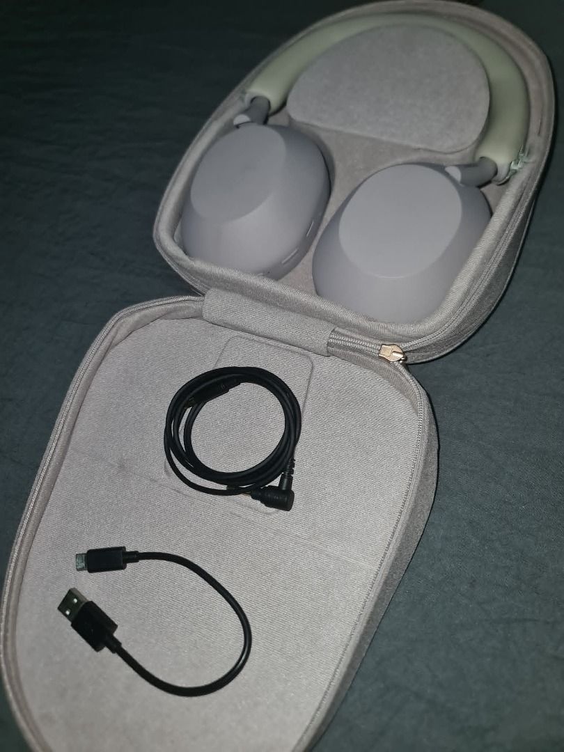 SONY WH-1000XM5 (Category: Headphones & Headsets) located in Caloocan City. Submitted by daniicabs (Listing ID 1463244567, Image 3). Description: Price is still negotiable po. I am selling my Sony WH-1000XM5, I used it for like 2-3 times in the airport for travel and that's it lang po. Meron na ring protector yung sa may head niyo po para hindi madumihan or anything. Need ko lang siya mabenta to pay bills po sa house. Thank you. .