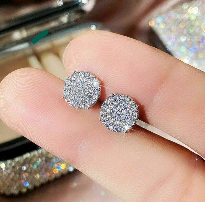 Sparkling Round Stud Earrings (Category: Earrings) located in Manila. Submitted by shine_diamond88 (Listing ID 1463324040, Image 3). Description: 2ct round cut lab grown diamond stud earrings 14k whitegold.